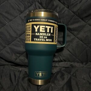 NWT Yeti Rambler 30 oz Travel Mug with Stronghold Lid, Agave Teal